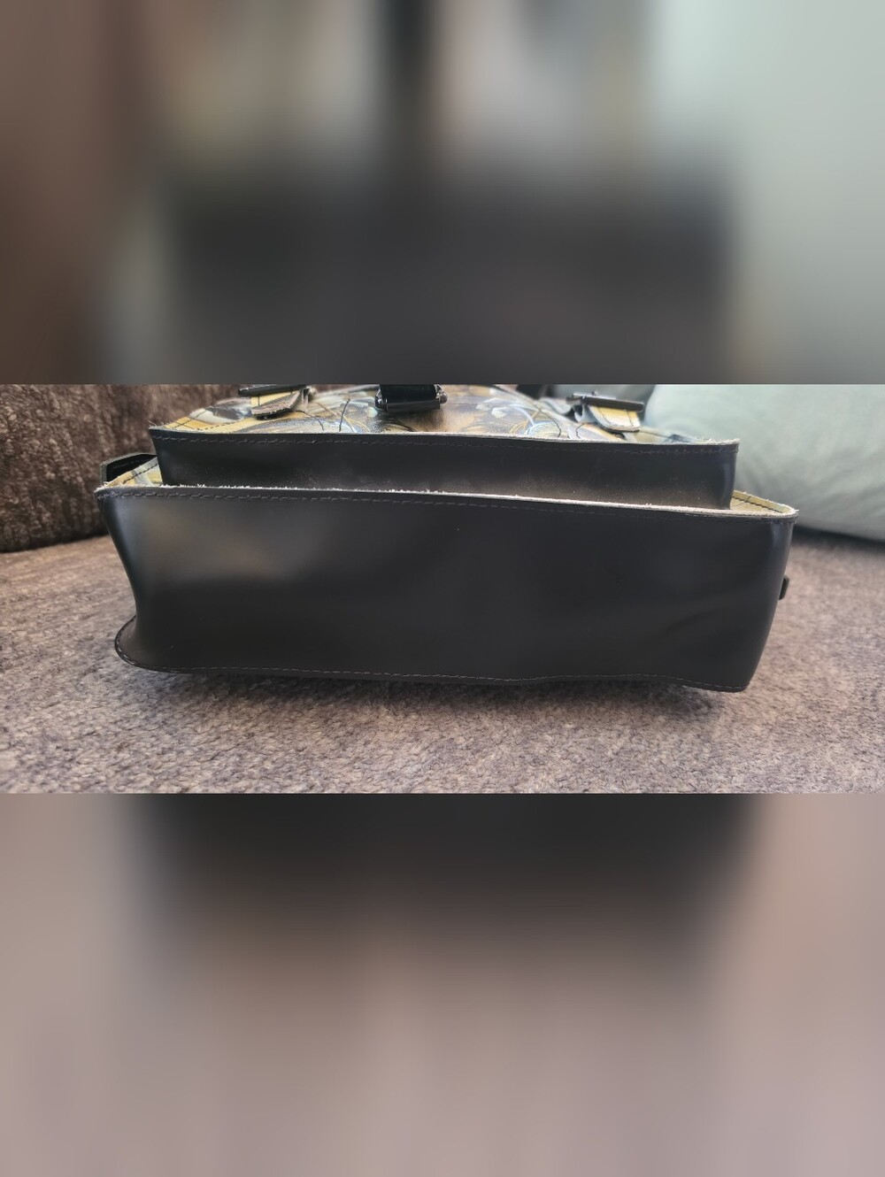 Dr. Martens George And The Dragon Messenger Crossbody Leather Bag Super Rare - Picture 10 of 13